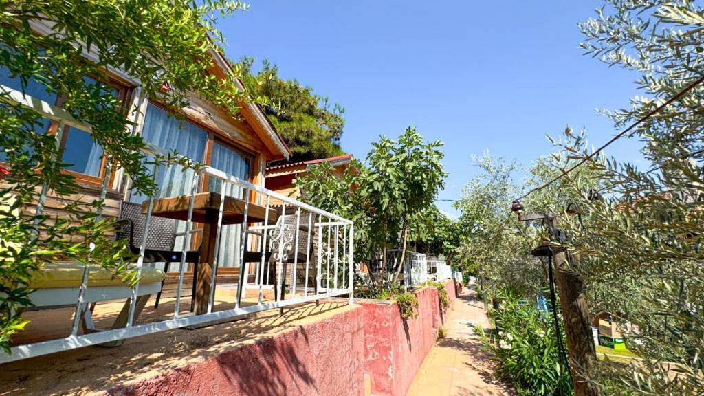 Gaia Bungalow Bed & Breakfast Ayvalik Ngoại thất bức ảnh