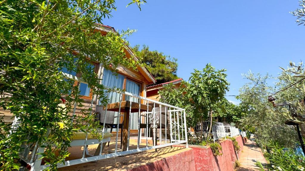 Gaia Bungalow Bed & Breakfast Ayvalik Ngoại thất bức ảnh