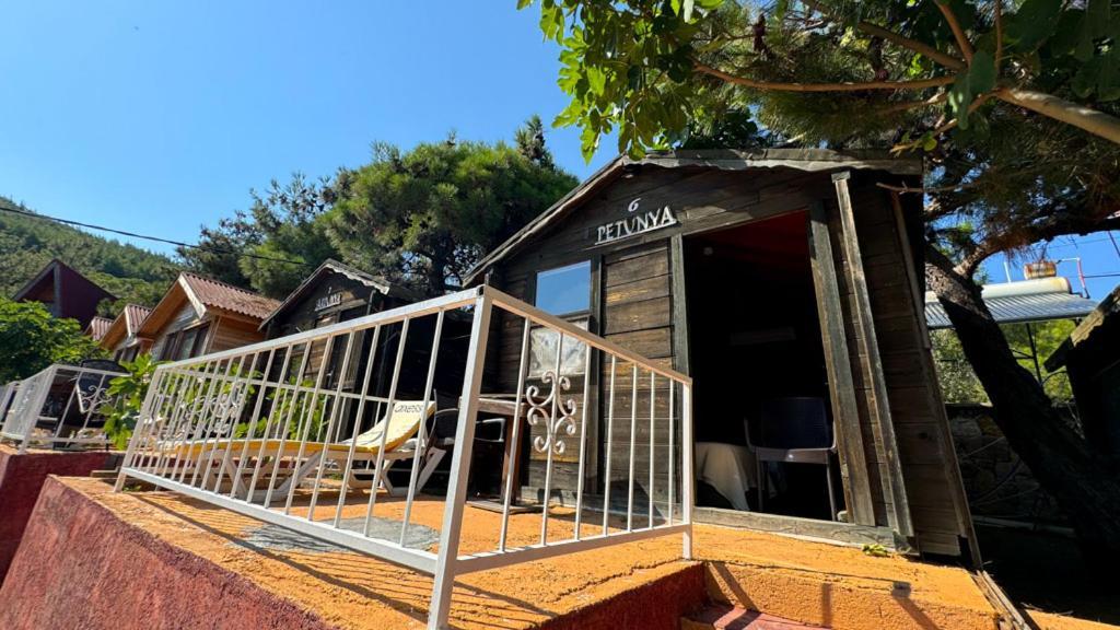 Gaia Bungalow Bed & Breakfast Ayvalik Ngoại thất bức ảnh